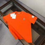 mon*Cler 蒙口 2025春夏新款上市 纯棉短袖T恤！270克定制棉，面料柔软舒适，全新设计灵感，极具时尚代表性！精致Logo点缀！手感舒适透气！极为时尚