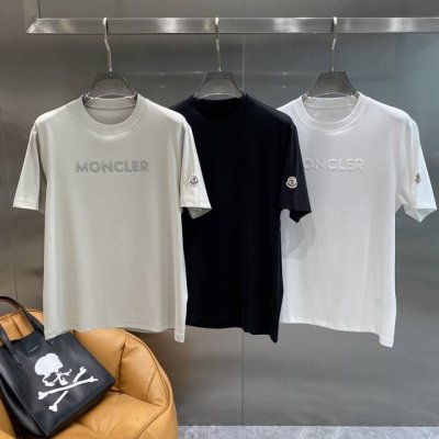 蒙家 蒙口短袖 胸前立体的“Moncler”字样，设计感满满，彰显品牌格调 袖口处的品牌标识，精致又亮眼，细节之处尽显品质。 面料亲肤柔软，M-2Xl 隔天