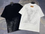 上新 Lv路易威登2025春夏新款前后满印印花字母Logo圆领短袖T恤 高版本高版本 280克精棉面料 全网独家首发 百搭款细节处理完美 前后印花Logo工艺
