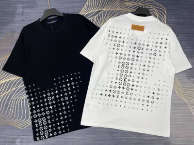 上新 Lv路易威登2025春夏新款前后满印印花字母Logo圆领短袖T恤 高版本高版本 280克精棉面料 全网独家首发 百搭款细节处理完美 前后印花Logo工艺
