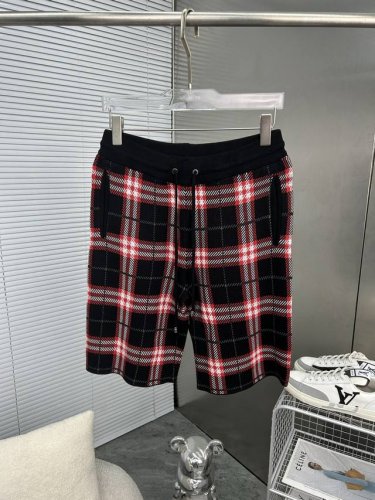 burberry巴宝莉 经典款2025Ss新款针织短裤 定制面料采用威化布织法 提花针织工艺 版型紧致立体 4杠拼接 定制裤绳五金质感强 顺滑 上身舒适透气 凹