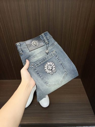 克罗心 2025新款新品 专柜有售 实体店极品牛仔裤专柜原版1:1好货 适合各个年龄段 市场最高版本的欧洲进口面料 舒适柔软亲肤 上身效果超级棒时尚百搭 笔挺有