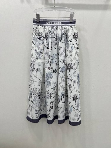 dio*25夏季新款超高级经典通体花卉印花大摆半裙，修身A字半身裙 上身超级遮肉显瘦 巨好搭配的一系列单品 简简单单 穿出清爽时髦的高级感 日常优雅又时髦巨百搭