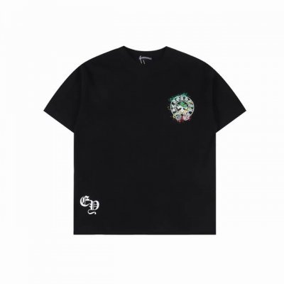 chrome Hearts 克罗心Ch 喷绘印花短袖T恤 面料采用 克重精梳棉，定制32支1*1螺纹，成衣两遍水洗处理，面料舒适亲肤无异感，定制定染面料，纺织密