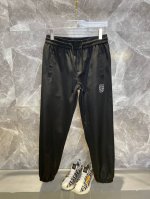 Loewe罗意威 2025春夏新款男士薄款休闲裤，高级定制休闲裤速干面料，手感舒适，柔软亲肤，版型笔挺，不易起皱，超凡脱俗，特别百搭，上身效果超棒，笔挺有型，衣
