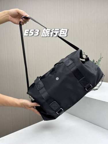 高端大气上档次，不大不小超实用，这款上身真的很气质很高端很好看！Lululemon最新款运动旅行包，各国际大品牌都在出的经典款式，男女通用，干湿分离，容量超大，