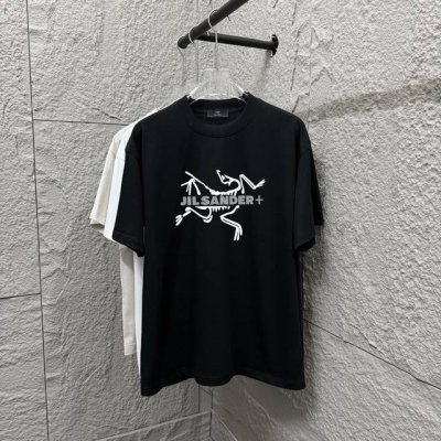 arc'teryx*始祖*鸟2025春夏季潮牌新款 个性经典图案Logo 字母植绒工艺 +印花 定制双纱平纹纯棉面料 短袖T恤 男女同款 颜色：黑色 白色 安哥