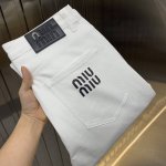 Miu Miu缪缪 2025新品男士牛仔裤 面料弹性好 独家发售 官网同步 时尚优雅 重工艺设计 采用原色酵母水洗工艺 精选进口重磅丹宁牛仔面料 配专柜五金装饰