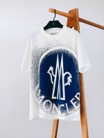 P170 Moncler 蒙口 2025Ss春夏新品 休闲印花圆领打底T恤，立体感Logo微廓形半袖打底T恤，甄选高支埃及长绒棉，手感面糯有骨感，柔而有韧性。液