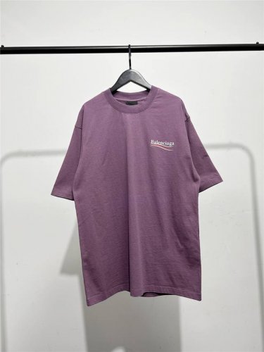 高版本，质量很好！原版包装，2025年新款巴黎世家 Balenciaga男女同款波浪可乐短袖T恤！紫红色原版龟裂纹海浪印花！ 此款尺码偏大，最小Xs穿到145斤