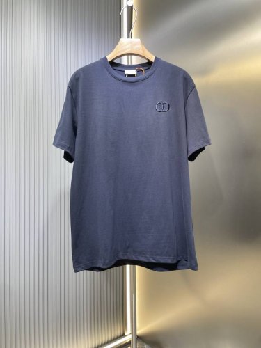 Dior 顶级复刻 Cd字母刺绣圆领短袖工艺说明：颜色定织定染，胸前“Cd”设计。妥妥的时尚潮流单品！Oversize版型 非常的遮肉显瘦当T裙搭短裤也是一绝显