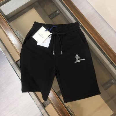 蒙口 新款休闲短裤 品牌Logo图案 标志性刺绣工艺 定制卫衣毛圈棉面料 柔软舒适亲肤感极佳 吸汗透气 五金带有标志性Logo 简约休闲款式打造休闲与个性兼备的