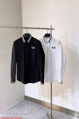 h330 Y3 专柜同步有售，时尚休闲翻领长袖衬衫，进口原版科技面料，做工极为复杂，唯一可以做代购级别的渠道狠货，经典印花工艺字母Logo，档次极高，舒适百搭，