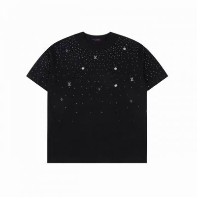 louis Vuitton 路易威登 25Ss 铆钉Logo满天星烫钻短袖T恤 奢华暗黑高街，哈雷摇滚朋克精神， 各种机械风的铆钉组合，搭配满身烫钻工艺，全手工