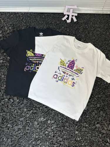 阿迪 Adidas 25Ss柜子同步户外彩色三叶草字母涂鸦Logo短袖T恤 情侣款 - 夏日炎炎 一件舒适又时尚的短袖T恤必不可少 可隆这款纯色短袖绝对是你的夏