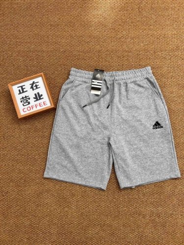 上新 adidas 阿迪夏季最新款基础灰色五分休闲短裤 采用重磅华棉面料 触感柔和 垂感强 穿着体验感好 4-5级水洗色牢度不易褪色 面料采用水洗印染工艺 水洗