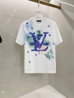 lv 2025早春新款男女同款短袖T恤，！定制专属纯棉面料，定制原版工艺螺纹，胸前重工字母Logo工艺设计！简约大方，从容百搭，档次极高，完美融入时尚还有风情感