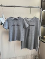 单件长款 短款 品名： * 高智极简灰色印花短袖 尺码：M.L 颜色：灰色 高级知识分子风穿搭，把 智性美 穿在身上，低调又迷人。宽松版 修身版可选，高智感穿搭