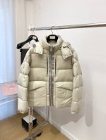 p690 蒙口、2024最新款男士轻薄羽绒服、面料柔软舒适 ．上身版型超赞 ．拉链．辅料都是客供 、进口面料，轻便舒适，保暖有型、简单大方款式！轻便保暖、秋冬御