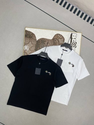 louis Vuitton 路易威登Lv 25Ss前后刺绣花卉字母圆领短袖T恤 -面料采用280G %纯棉双纱面料 同缸定染特种加粗32支双股1X1螺纹克纯棉面