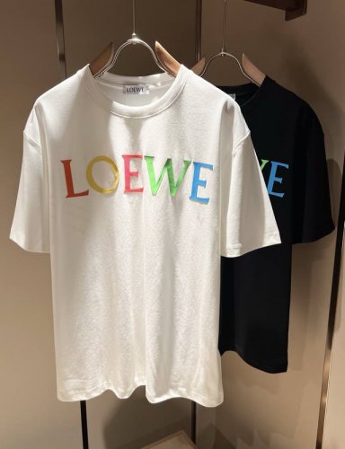 Loe*We罗*威 2025春夏新款男女同款短袖T恤，意大利原厂订单渠道，极具个性高级风，标志Logo图案压胶工艺设计！情侣款纯棉短袖T恤！！最新时尚潮流人气产