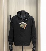 Ea7 阿玛尼夏款软梭织拉链连帽外套 代工厂p出品 采用细密梭织面料还往往具有良好的弹性和耐磨性、防水、防风性能好，而且由于其轻薄的特性，不会给穿着者带来过多的