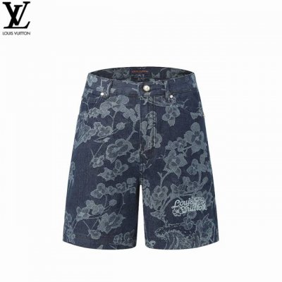Louis Vuitton 路易威登 热带冲浪提花牛仔短裤 这次的丹宁印花套装，充满了青春活力与不羁个性。蓝色与白色的碰撞，仿佛将夏日的海风与白云穿在了身上，清