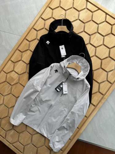 Descente 迪桑特夏季新款男士运动休闲梭织防晒衣外套 无痕压胶工艺，机能风衣男款户外防风防水透气登山服连帽防晒衣外套薄款上衣 Training系列经典To