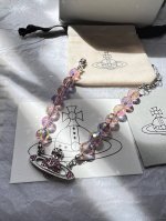 vivienne Westwood西太后梦幻人鱼姬粉水晶超闪满钻立体土星项链 整体粉色小钻石 阳光下闪绕着光芒 满满的富家千金感拼接钻石更显立体 西太后的设计师
