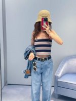Miumi*25Ss春夏新款 微标条纹拼色叠穿抹胸。原版开发！高版出品！抹胸的版型也是超级赞！叠穿的设计，既可以单穿展现性感小蛮腰，也可以搭配外套或者衬衫，打造