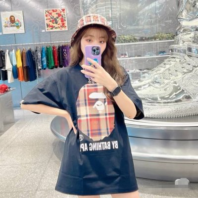001001款A Bathing Ape 格子图案印花圆领短袖T恤 男女同款 码数Smlxlxxl 黑红，白红