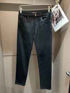 polo 2025春夏新款！高端订制修身商务直筒牛仔裤 原版五金辅料 日常商务休闲都完全适用的款，上身效果超正，立体修身提臀，腿部线条完全得到彰显，含天丝特殊棉