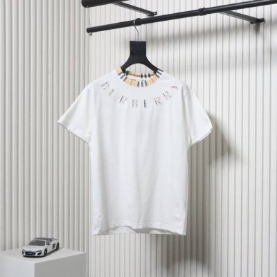 burberry 巴宝莉 24Ss 格纹领拼接刺绣字母短袖 拼接格子衣领，时尚贴布绣立体工艺刺绣，酷潮时尚 更具特色 ，100%纯棉洗水处理 经典与时尚的搭配元