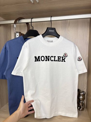 款号 Dc112# 蒙口 Moncler植绒字母Logo刺绣胸口经典小标短袖T恤 正儿八经280克纯棉双砂面料 所有面料均已提前做过缩水 品质第一 所见即所得