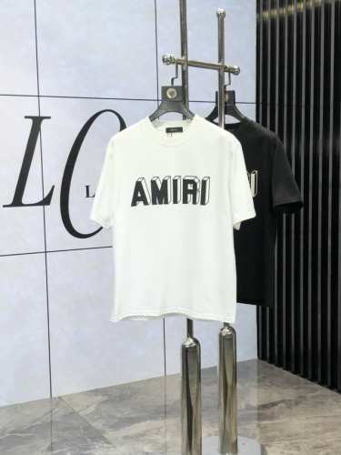 p200。Amiri。2025春夏新品时尚圆领短袖高级定制百搭款式！更有实用感 任何人都可以轻松驾驭 采用欧棉纯棉面料制作，奢华经典品牌Logo设计，W非常显档