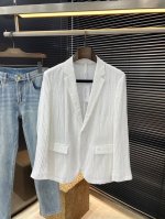 dior- 迪奥 2025春夏季新品西装外套。时尚商务休闲，进口人棉面料 淡淡光泽 柔软顺滑 质感细腻。完美剪裁合体贴身 舒适 塑形有型。手感我无法言喻 帅气干
