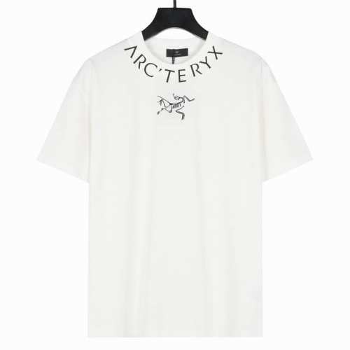 Arc’Teryx.始祖鸟 25Ss 领口Logo 印花短袖T恤 采用32支双股，250G全棉面料。上身透气，绝不起球，手感柔软舒适，全衣平车走线立体剪裁。胸前