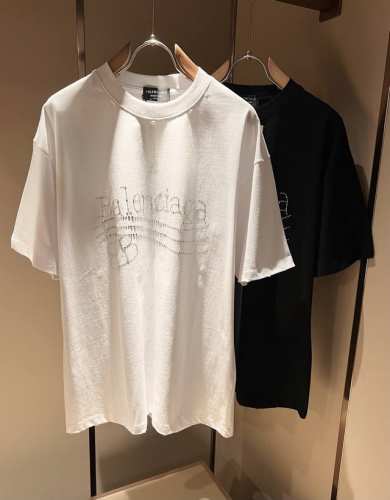 balencia*巴黎*家 2025春夏新款男女同情侣款休闲宽松棉质圆领短袖T恤衫！贸易公司渠道稀出，同步官网发售 ！ 2025春夏最新系列，经典时尚设计元素，
