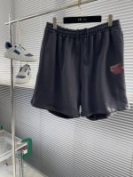Balenciag 25Ss 黑橙胶带印花刺绣短裤 采用定制高支纯棉，经预缩水处理确保洗后稳定性，克重达500G M2 洗涤后实测 ，赋予短裤重磅垂感与耐磨性。