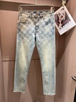 Lv 2025春夏新款！高端订制修身商务直筒牛仔裤 原版五金辅料 日常商务休闲都完全适用的款，上身效果超正，立体修身提臀，腿部线条完全得到彰显，含天丝特殊棉面料