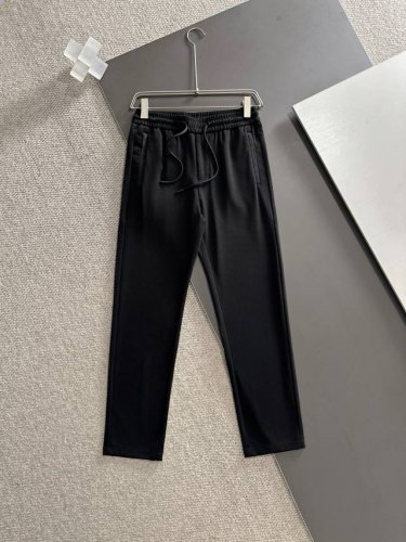 prada 2025春夏爆款 颜色：黑色，灰色，藏蓝色 尺码：M-4Xl 介绍：高端松紧腰裤 顶级设计 高品质五金辅料与工艺，进口面料 弹力舒适 质量保证，
