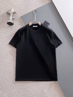 普拉达 夏季新品，凹凸工艺，高定面料 玉蚕丝般的丝滑 时尚经典圆领短袖时尚单品设计，更加时尚舒适，高标准定制，上身非常有型，客供辅料，客供进口高档面料质感非常细