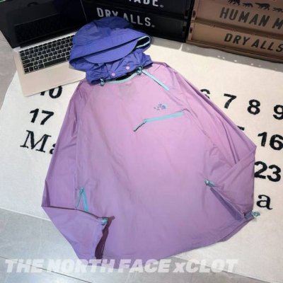 The North Face Xclot联名款Ss23 Logo刺绣连帽防风夹克 防晒衣 男女同款 -面料：采用原版一比一定织定染梭织尼龙0.15格子面料。上身