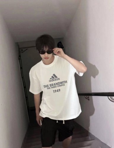 adidas阿迪达斯布兰吉斯圆领短袖半袖T恤 面料采用260克纯棉双纱食毛面料 双线二本针压线 久洗不变形 原版定制三标 高端进口印花 随意水洗 情侣可穿 男女