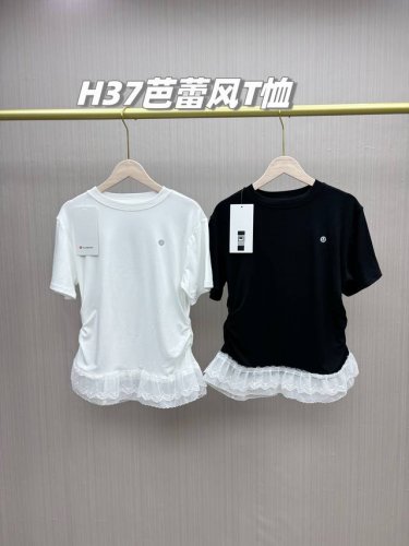 一包2件！这款绝对管！Lululemon2025最新款女士小蛮腰蕾丝拼接假两件T恤！绝对式最适合炎炎夏日上身的一款Tee，面料清爽透气，下摆芭蕾风蕾丝拼接，正肩