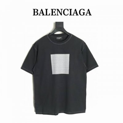 Balenciaga 巴黎世家 反车缝线设计密集英文字母 短袖 小英文排列前后面互应印花短袖T恤.注意此款原版为反车缝线制作穿搭.巨别市场，面料采用巴黎Zp定织