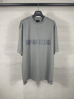 实拍图 顶级版本.官网品质 Balenci*Ga 巴黎.Ss25最新款，正面以Human Being艺术鬼裂印花做旧磨烂短袖T恤.砖柜同步.第一时间正品研制，欢
