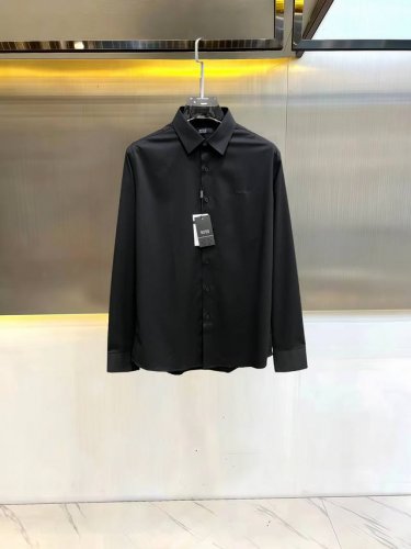 春夏爆款 Boss 高端品质. 2025专柜最新爆款衬衫出货 巴黎专柜同步发售 精选意大利进口定制精棉衬衣面料搭配最新款 胸前的精致品牌刺绣设计和背后的品牌英文