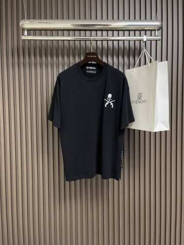 Mmj 前后立体胶印Logo圆领短袖T恤。非常有质感。立体胶印＋特殊包边裁剪！2025春夏新款。Master 定制240G精棉手感舒适细腻特殊裁剪拼接结构复杂独