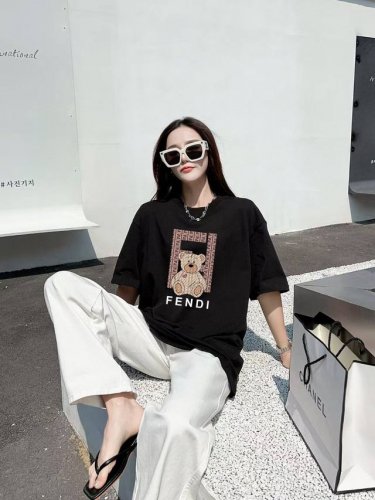 款号:F084 fendi 芬迪 25Ss 大师亲手设计潮牌新品印花圆领短袖T恤 春夏最新砖柜同步 Os落肩版型 - 260G双纱纯棉顶级面料 手感柔软 百分百